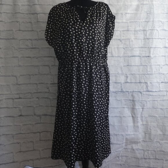 H&M Black and  off-white patterned dress - Picture 6 of 11